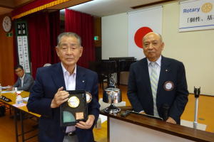 村島靖一郎永年無欠席のお祝い